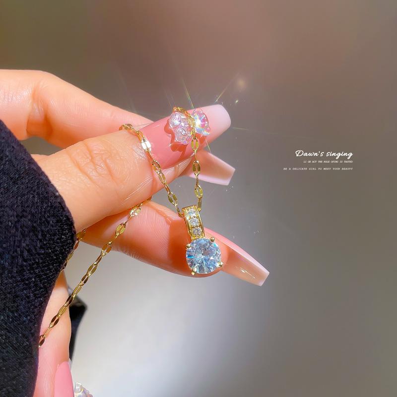 Титановая сталь, легкая роскошная микрозолотая ожерелье с простым цирконием, женская новая цепочка на ключицу, легкая роскошная нишевая конструкция