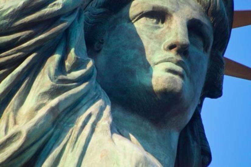 Sigma Telephoto Zoom Lens DG MACRO Sony Mount 70-300mm F4-5.6 A()