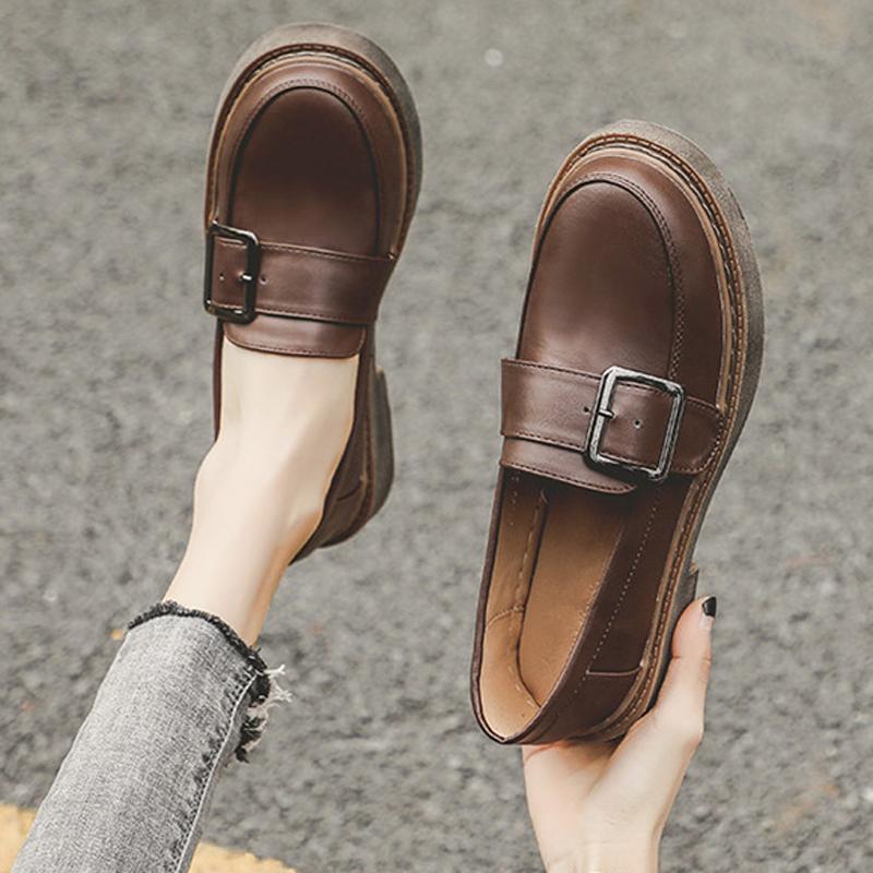 Мода 2024 года, женские туфли-оксфорды в стиле ретро, женские туфли-лоферы с металлической пряжкой, черные/коричневые кожаные туфли на плоской подошве, женские кроссовки на низком каблуке и платформе, мокасины