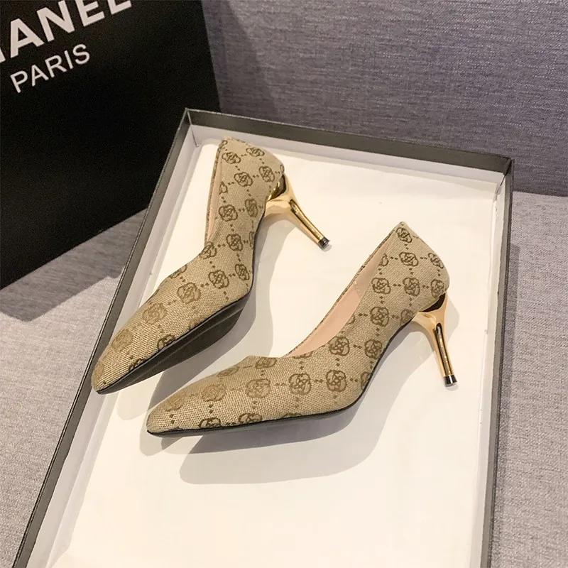 Новые роскошные туфли для женщин, золотые атласные туфли на высоком каблуке, свадебные туфли, модные желтые туфли для вечеринок, новые женские туфли на каблуках