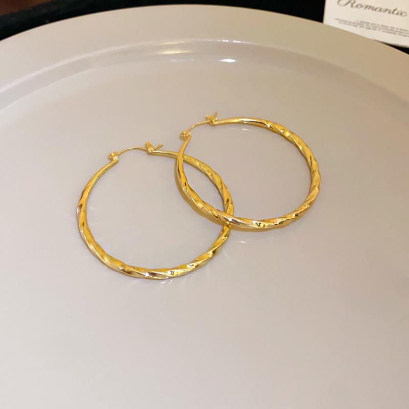 Silver Needle Style Circle Earrings - Simple Korean Metal Design, All-Match Earrings for a Celebrity Look.