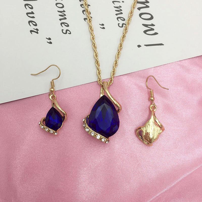 Комплект из колье и серег для невесты в европейско-американском стиле с кристаллами и цирконами в форме сердца