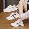 2025 осень новые инс корейская версия маленьких белых туфель студенческая мода платформа женская обувь универсальная повседневная тренд спортивная обувь F25