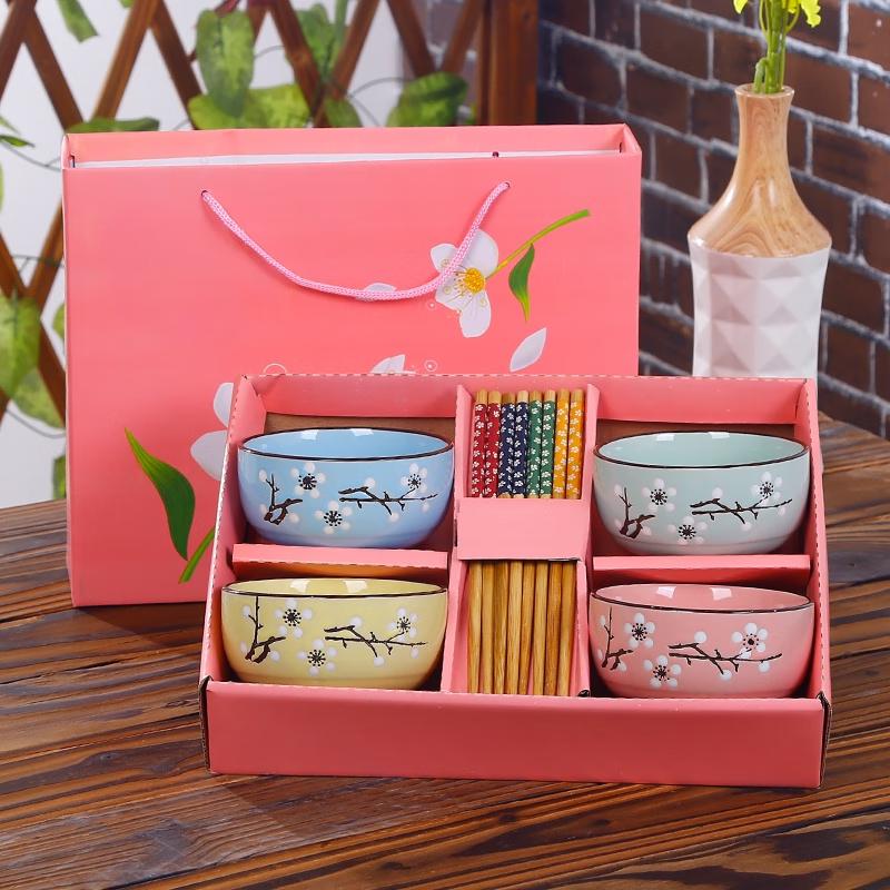 Подарочный набор столовой посуды из сине-белого фарфора