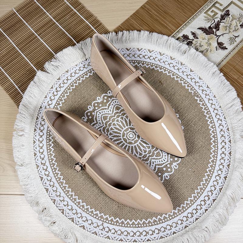 Модная женская обувь на плоской подошве Весна и Осень Неглубокие 2025 Новые Лакированная кожа Женская обувь Заостренный Мэри Джейн Ретро Большой размер Обувь на плоской подошве