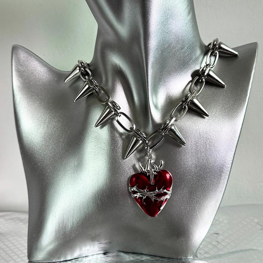 Love Heart Rivet Punk Choker Necklace - Y2K Subculture Clavicle Chain