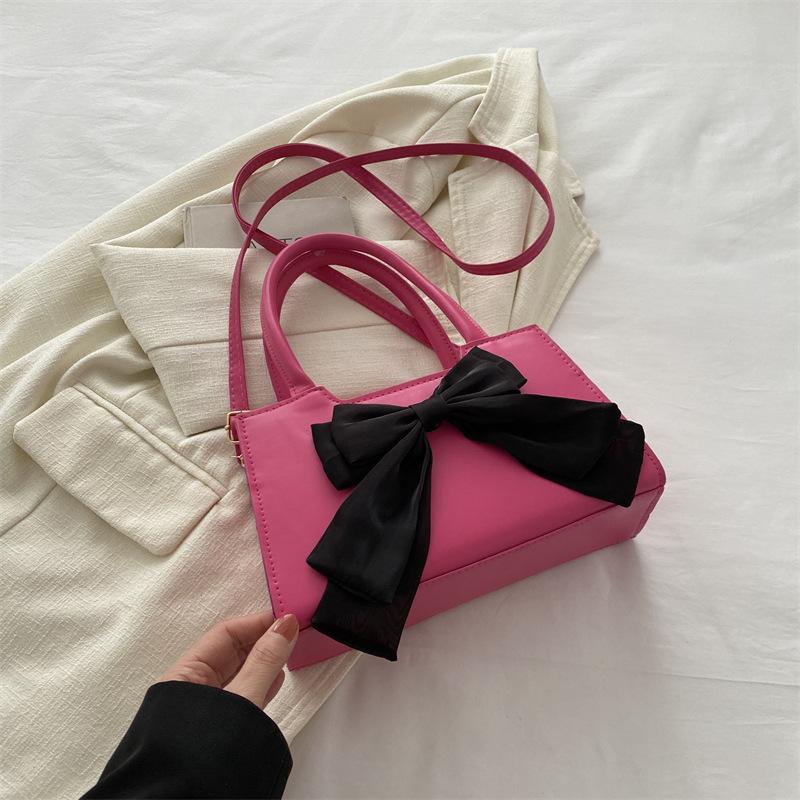 Женская простая темпераментная сумочка 2025 весна новая универсальная ins на одно плечо кроссбоди с бантом маленькая квадратная сумка женская