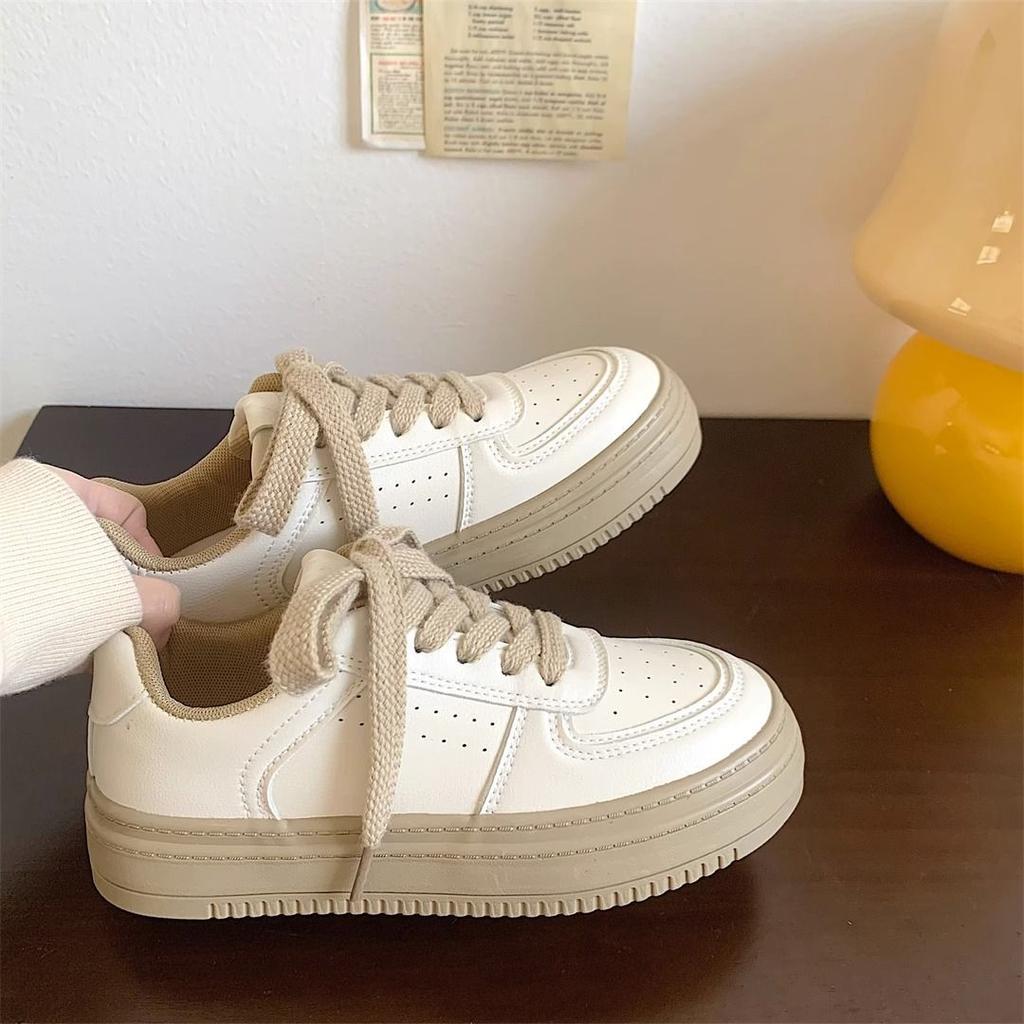 Thick-soled Flat-soled White Shoes Leather Surface 2025 Autumn and Winter New Versatile Retro Casual Student Shoes Women's Board Shoes