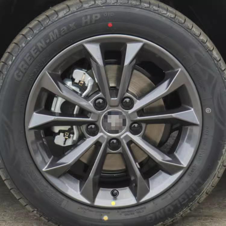Совместимо с BYD Qin EV и Qin Plus DMMI, литыми дисками Qin Plus EV 16" и 17", а также запасными шинами.