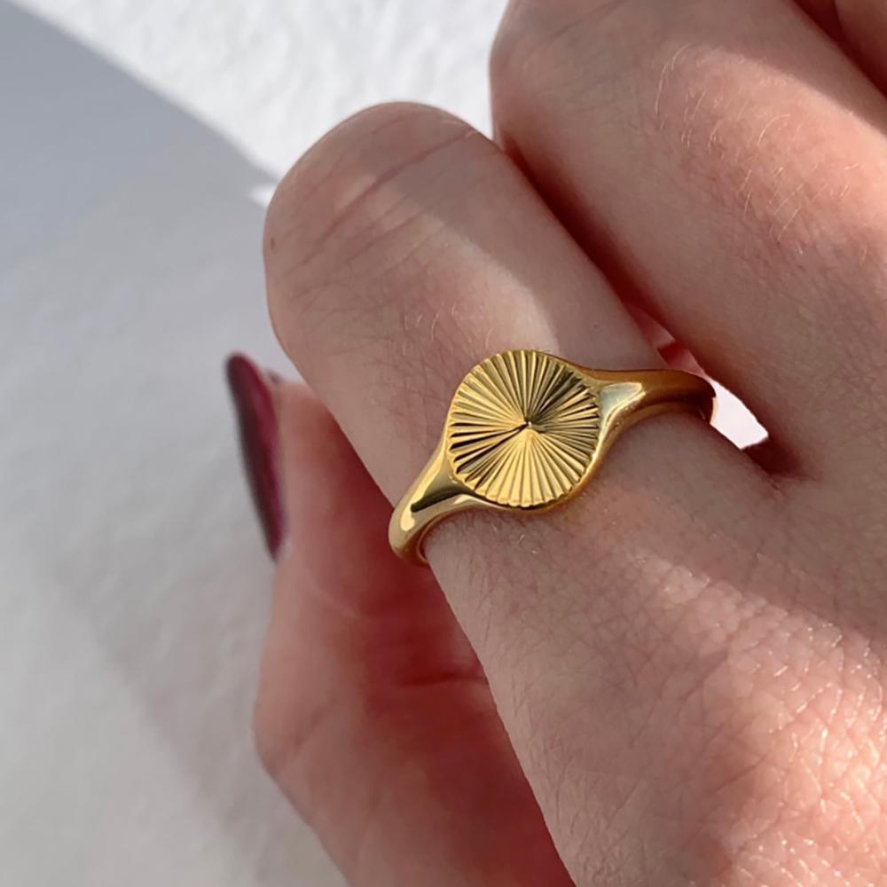 High Quality Carve Wave Rings for Women Minimalist Dainty Rays Texture Circle Ring Stainless Steel Signet Chunky Dome Ring