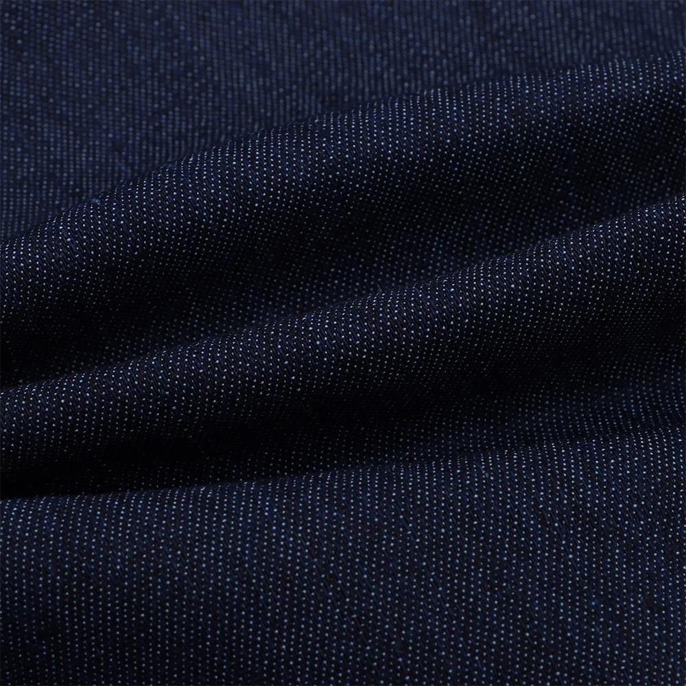 Регулируемый комбинезон с керамической скульптурой. Джинсовый фартук для гончаров. Работа гончаров.