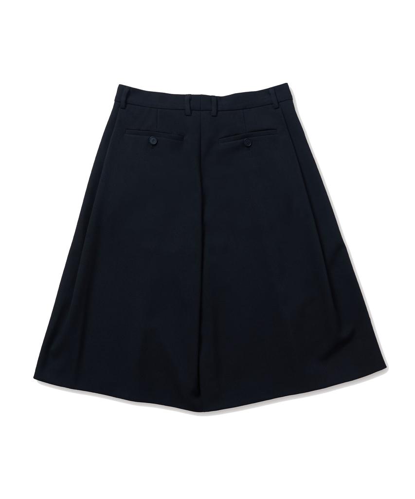 TEN PAST SEVEN Wide Tuck Bermuda Shorts - Black