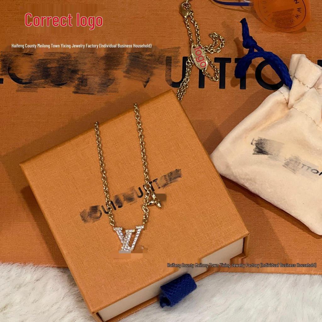 Роскошное колье LV Initials с бриллиантом V, позолоченная титановая сталь 18 карат, цепочка для ключицы - подарок на День святого Валентина.