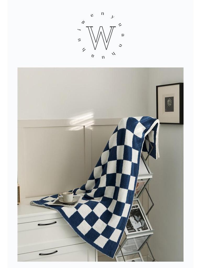 Вязаный плед из бархата в крупную клетку в стиле ретро