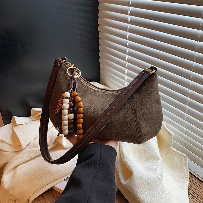 Large Capacity Bag Women's Autumn and Winter Retro Niche Design Shoulder Messenger Bag Commuter Dumpling Bag