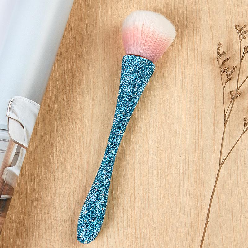 Кисть для макияжа XL с мягкой щетиной и бриллиантовыми вставками для хайлайтинга и нейл-арта