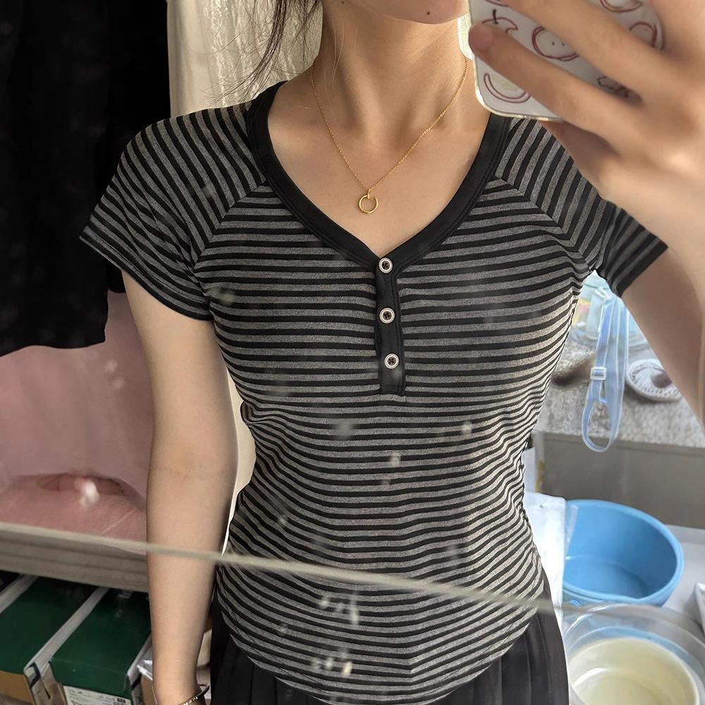 Contrasting striped v-neck front shoulder short-sleeved t-shirt women's summer new Spice Girl slim and thin waist short temperament top
