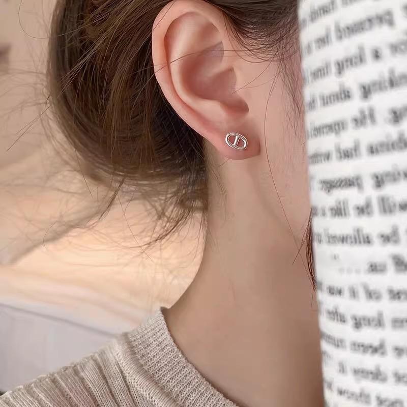 Серьги-пусеты в виде свиного пятачка женские 8 типов серьги с буквами CD легкая роскошь ins ниша простые полые гладкие серьги-кольца с японскими иероглифами