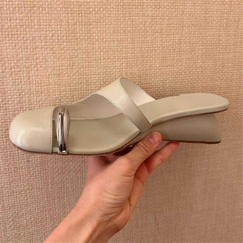 Женские тапочки с круглым носком для женщин с полыми металлическими носками, полутапочки на танкетке, женские мюли из натуральной кожи, повседневная пляжная обувь