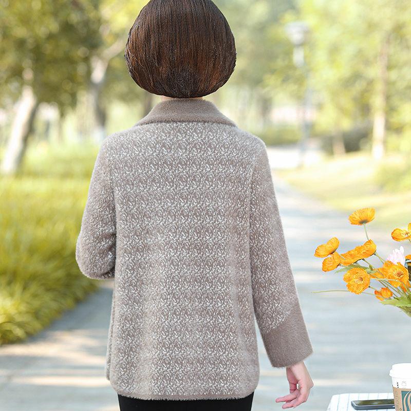 Роскошная и удобная шуба из искусственной норки для женщин среднего возраста на осень и зиму