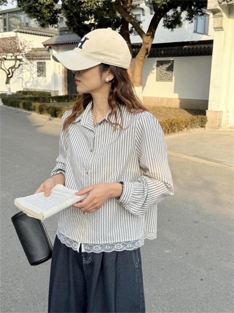 Женская полосатая блузка с кружевной отделкой Весна 2025 - Корейский стиль, Свободный крой, Высокое качество, Для миниатюрных