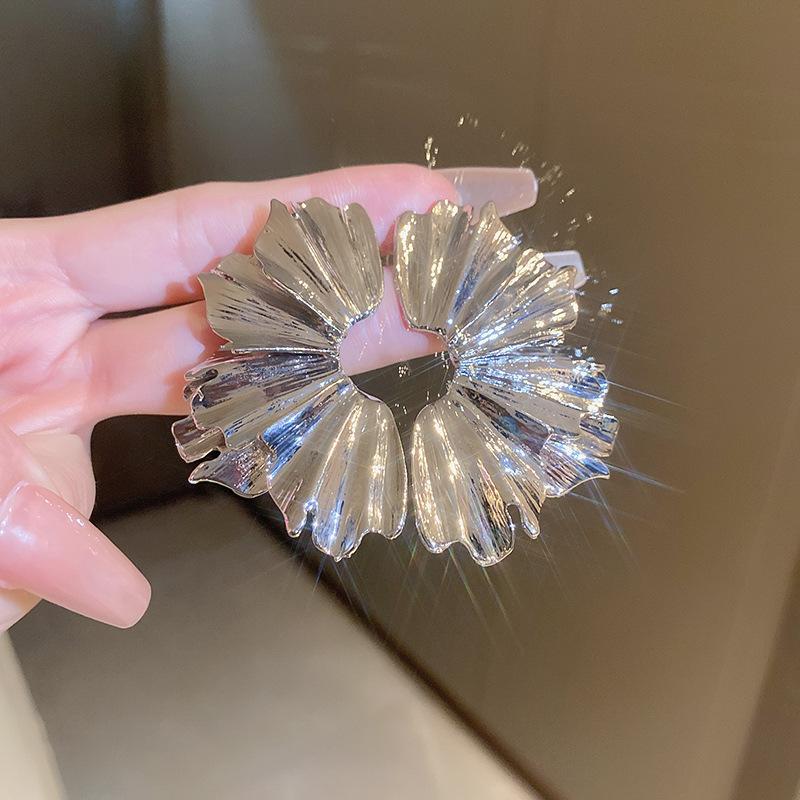 Silver Needle with Diamonds Flower Stripes Pearl Stud Earrings Medieval Vintage Retro Earrings Light Luxury Niche Earrings