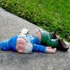 Garden Gnome Statues Dwarf Funny Drunk Dwarf Garden Statue Drunk Gnome Resin Sculpture Novelty Gift for Outdoor Patio Yard Lawn Porch Ornament