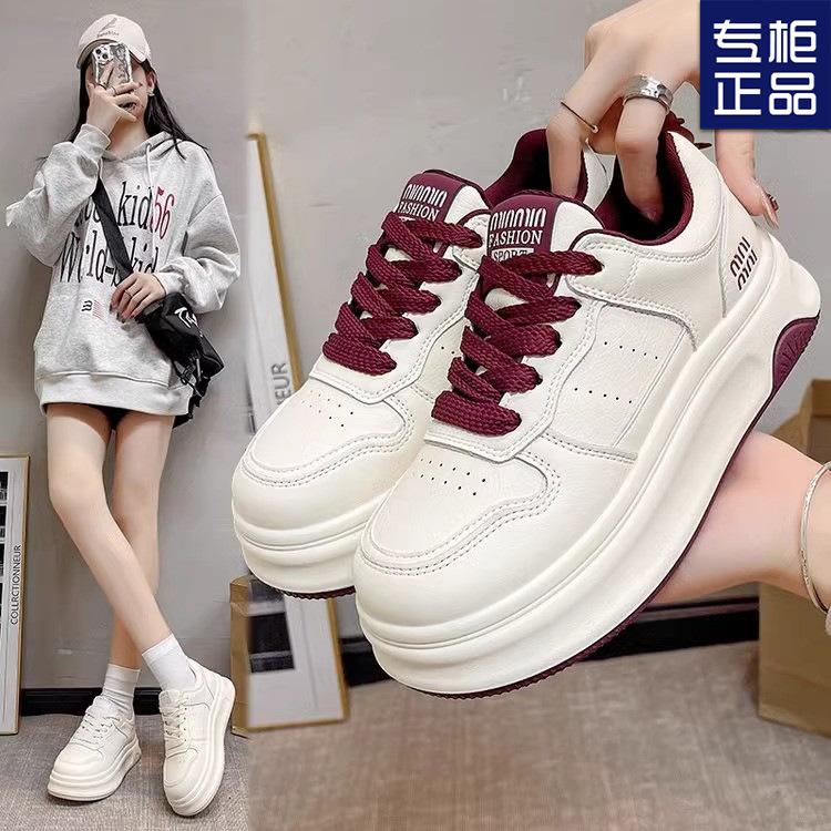 Маленькие белые туфли на толстой подошве женские одинарные туфли с подошвой-бубликом увеличиваются в высоту 2025 весна и осень новая универсальная мода студенческие спортивные и л