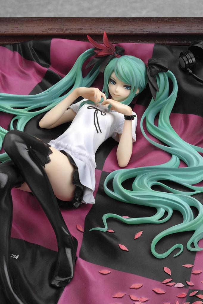 Good Smile Company Supercell Hatsune Miku World Is Mine 1/8 Scale PVC Painted Figure