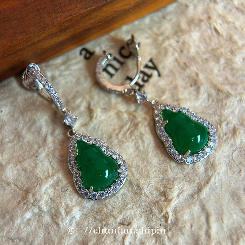 Green gourd new Chinese earrings Yang Mi Guofeng stud earrings niche unique light luxury high sense without ear piercings women
