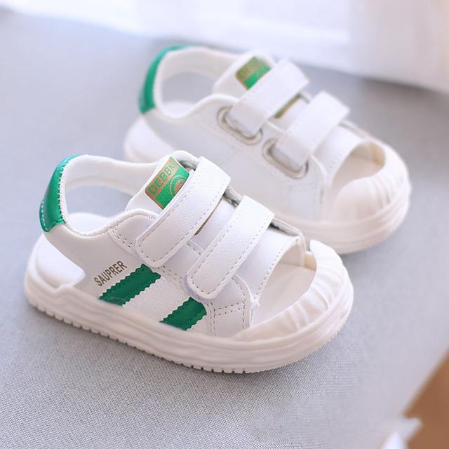 Летние сандалии из искусственной кожи для детей, трендовая модная пляжная обувь для мальчиков и девочек, нескользящая обувь на мягкой подошве для малышей, обувь