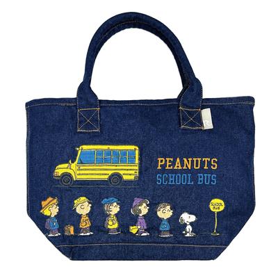 Маленькая горизонтальная сумка-тоут с вышивкой Снупи IP Deli Denim Peanuts Deli 02 School Bus [Rootote] Женская