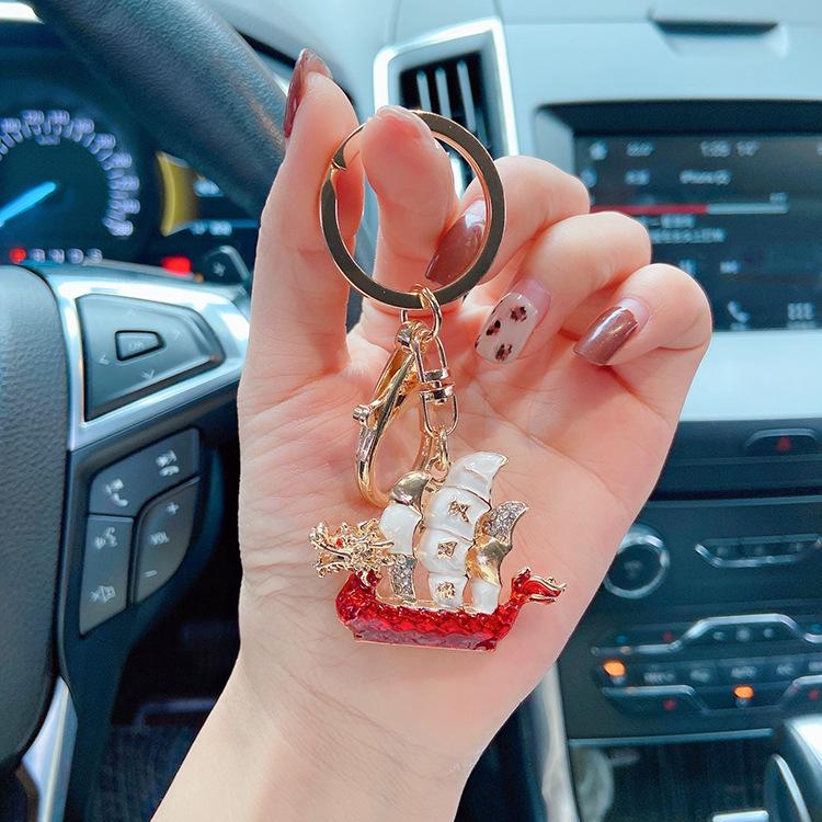 "2023 Red Series God of Wealth Keychain: Creative Money Bag for Car Keys, Annual Meeting Gift with Custom Logo Engraving"