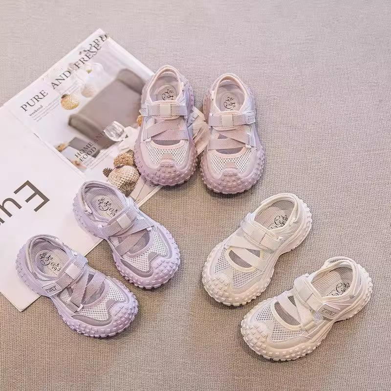 Девочки спортивные сандалии лето 2025 новые детские туфли дышащие повседневные сетчатые туфли девочка младенец сумка голова сандалии прилив