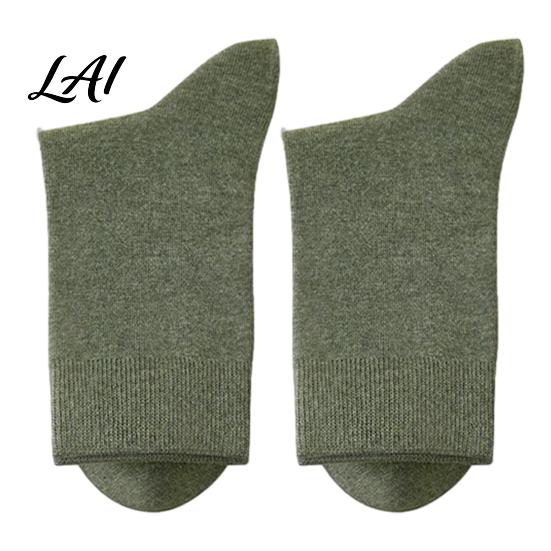 Soft Polycotton Socks Men Crew Socks Solid Color Casual Non Binding Loose Fit Ankle Breathable Sweat Wicking Mid-calf for Autumn Winter And