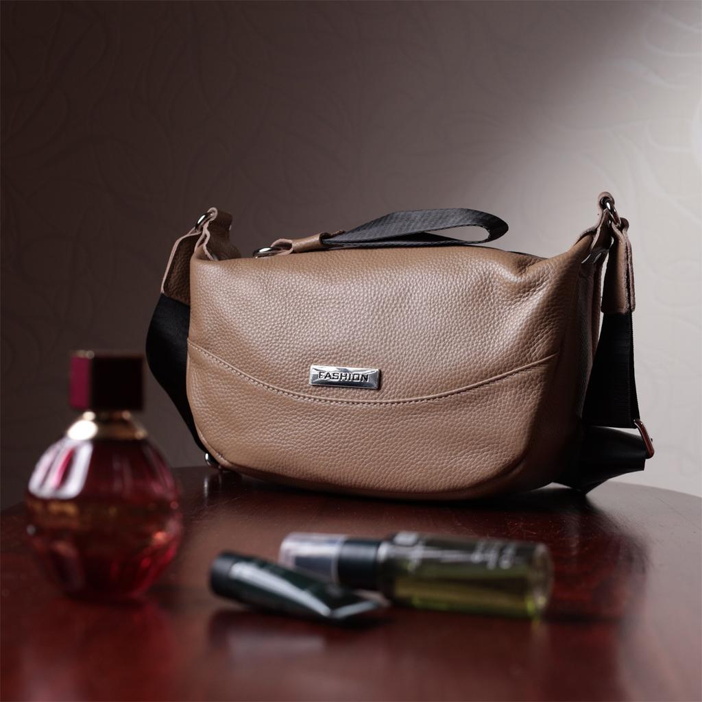 Women's Genuine Leather Shoulder Bag with Unusual Runner Keychain Vintage 22618 Beige