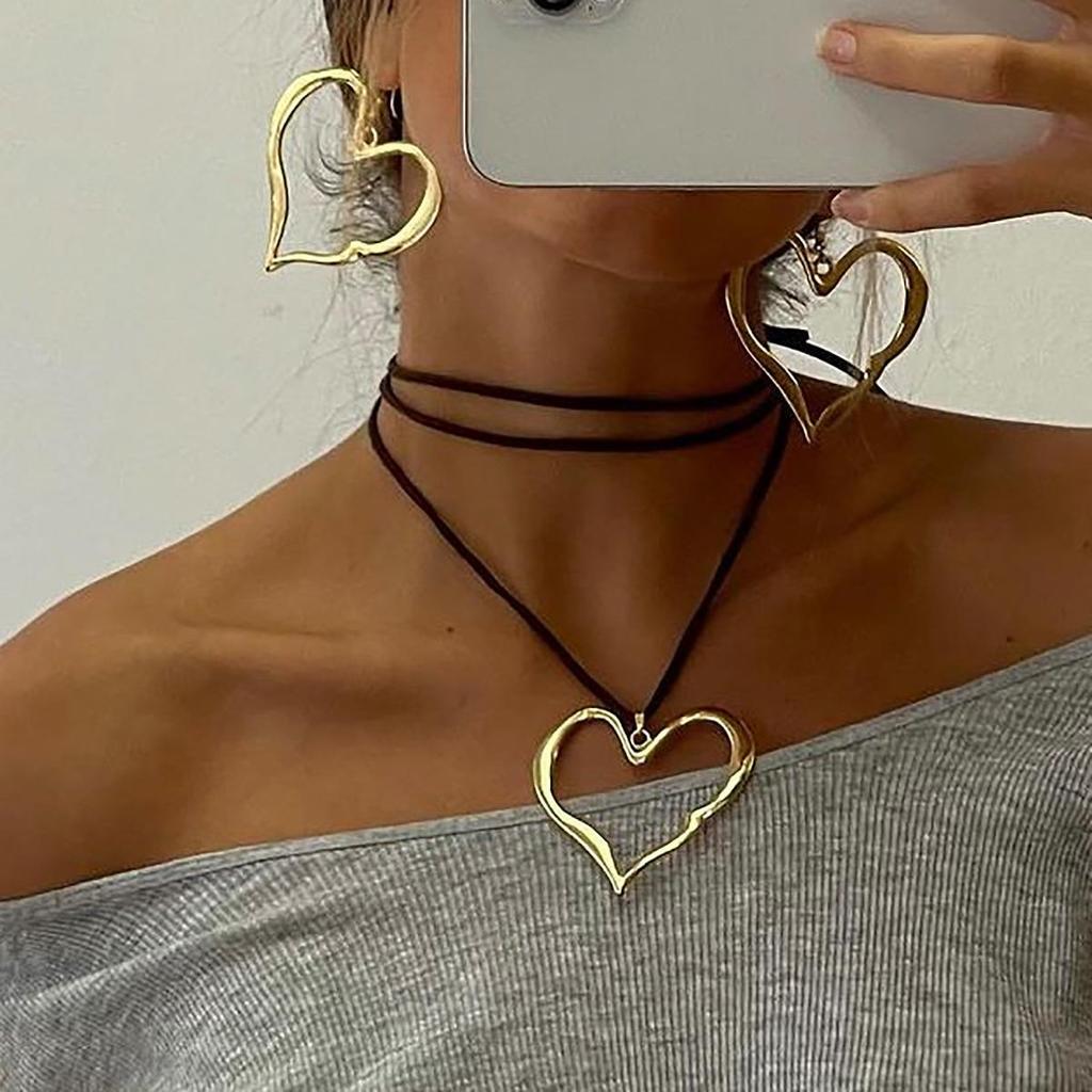 Ocean Style Conch & Starfish Necklace with Exaggerated Metal Rose Heart