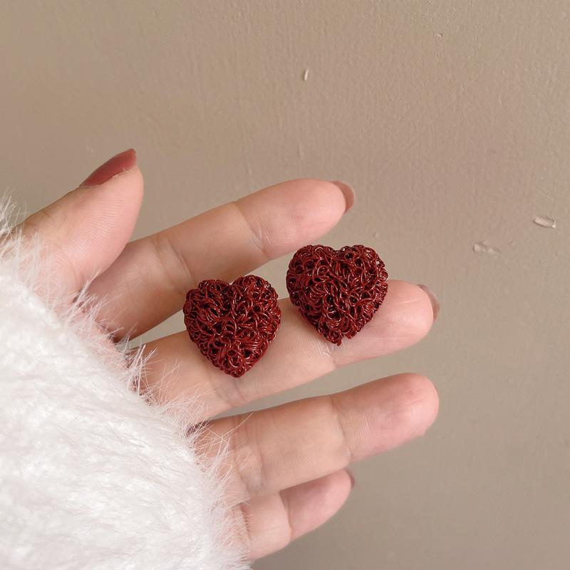Серебряная игла Анкара красные серьги-гвоздики с сердцем, модный темперамент, новые серьги, легкая роскошь, высокий стиль, осень и зима
