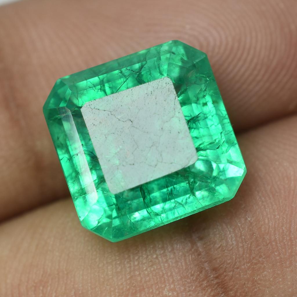 Natural Emerald Green 7.84 Ct Emerald Cut Loose Gemstone