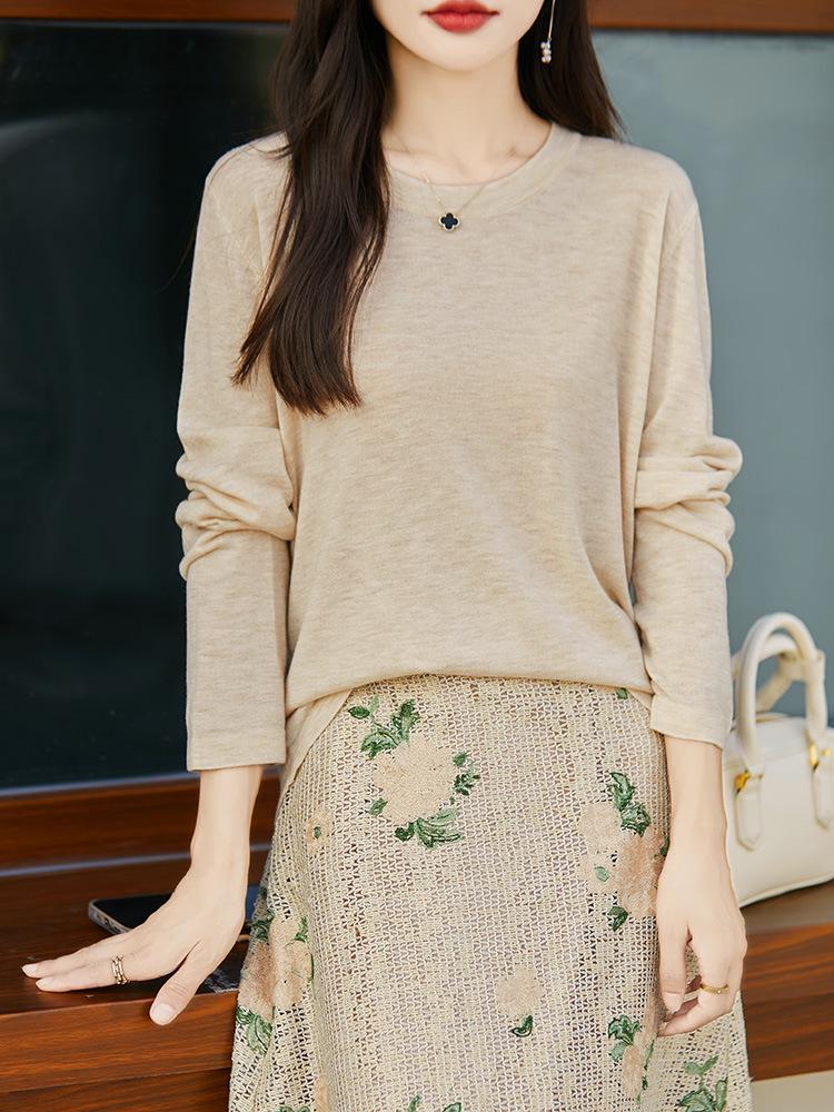 Women's Minimalist Wool Pullover - Thin, Round Neck, Long Sleeve, Loose Fit
