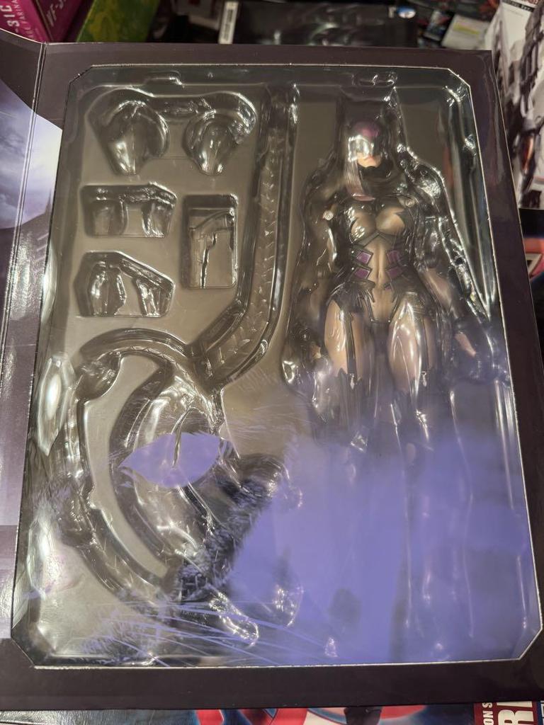 [Б/У] Play Arts Kai Бэтмен Женщина-кошка DC Comics
