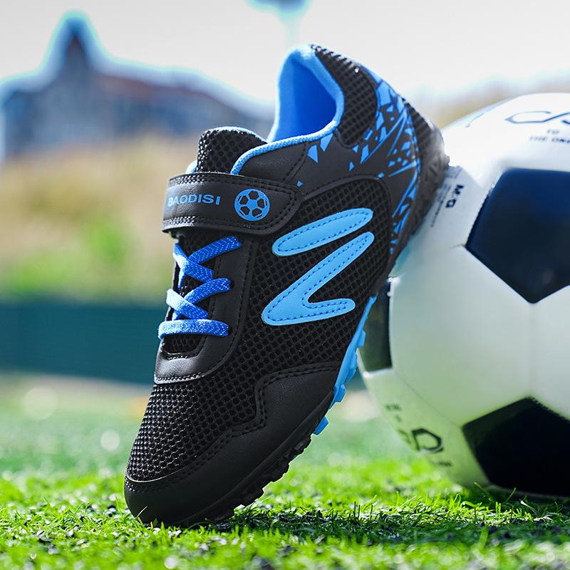 2024 новые сетчатые детские футбольные бутсы для девочек и мальчиков с плоской подошвой и сломанными ногтями для учеников начальной и средней школы, противоскользящие тренировочные кроссовки