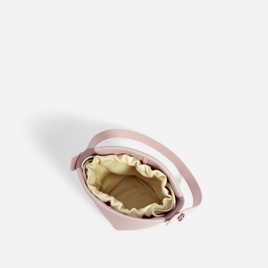 Мягкая кожаная сумка-ведро Весна и лето Нишевая Универсальная Минималистичная Сумка-подмышка на плечо для通勤 Женская