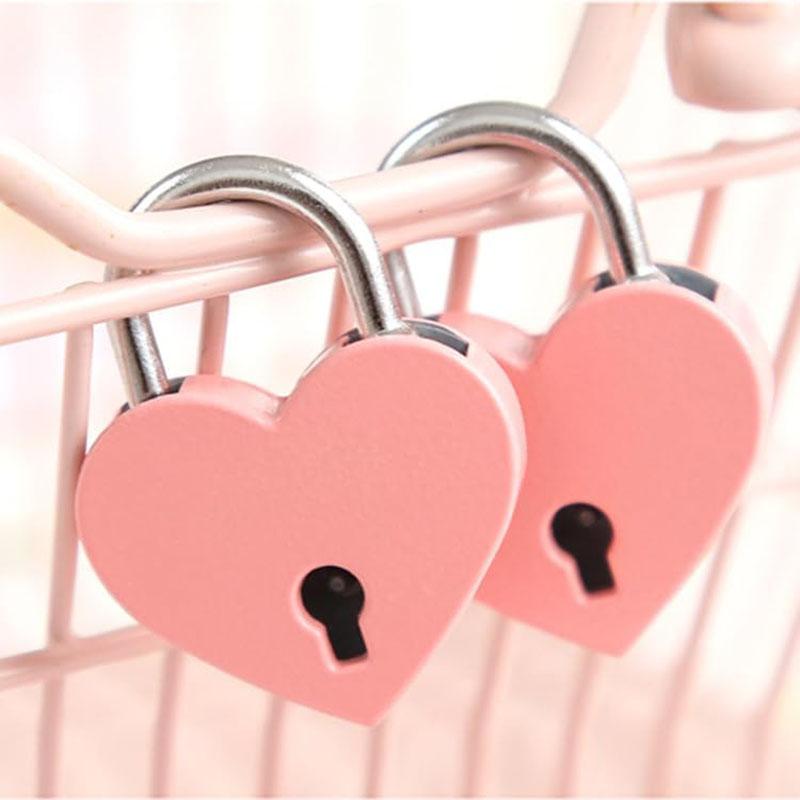 Металлический замок в форме сердца с ключом, цветной изысканный навесной замок для домашней шкатулки для хранения ювелирных изделий, дневника, книги 45x59 мм