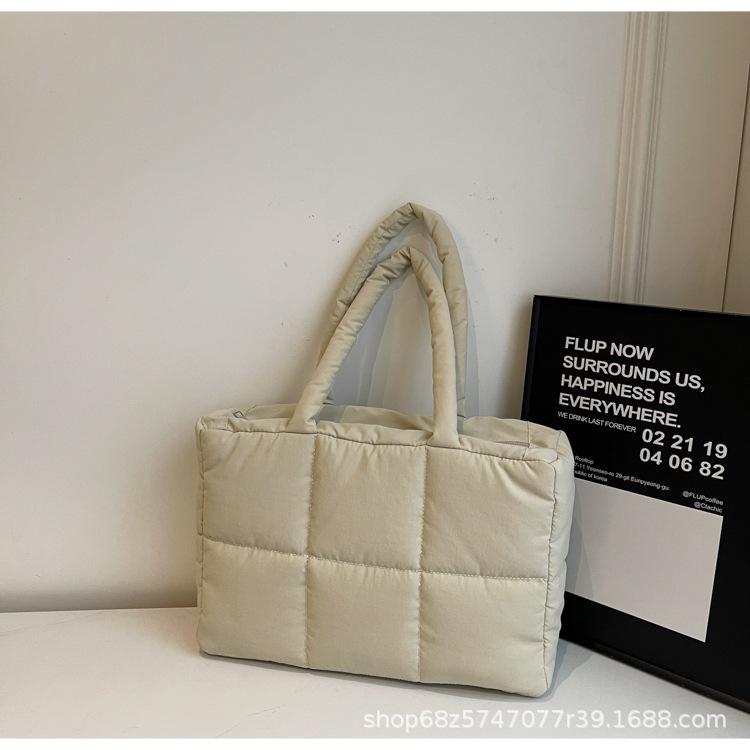 Сумка подмышку женская сумка 2025 новая универсальная сумка на плечо сумка для одежды из пухового хлопка большая вместимость модная портативная сумка-тоут