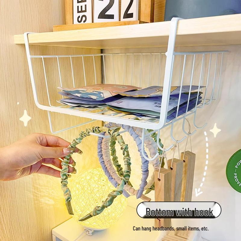 Настенная полка для хранения кухонных принадлежностей: Многоярусная подвесная корзина с держателем для бумажных полотенец и пищевой пленки.