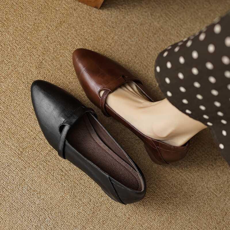 Французские ретро туфли на низком каблуке для женщин, новые весенне-осенние туфли из микрофибры с острым носком и неглубоким горлом 2025 года, однобортные туфли с одной педалью