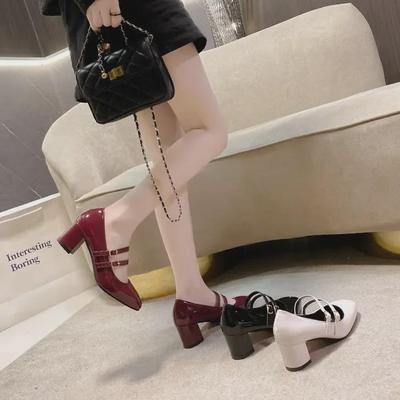 Женские туфли Mary Jane в стиле ретро с квадратным носком, красными, на толстом каблуке и с пряжкой, весна-лето 2024