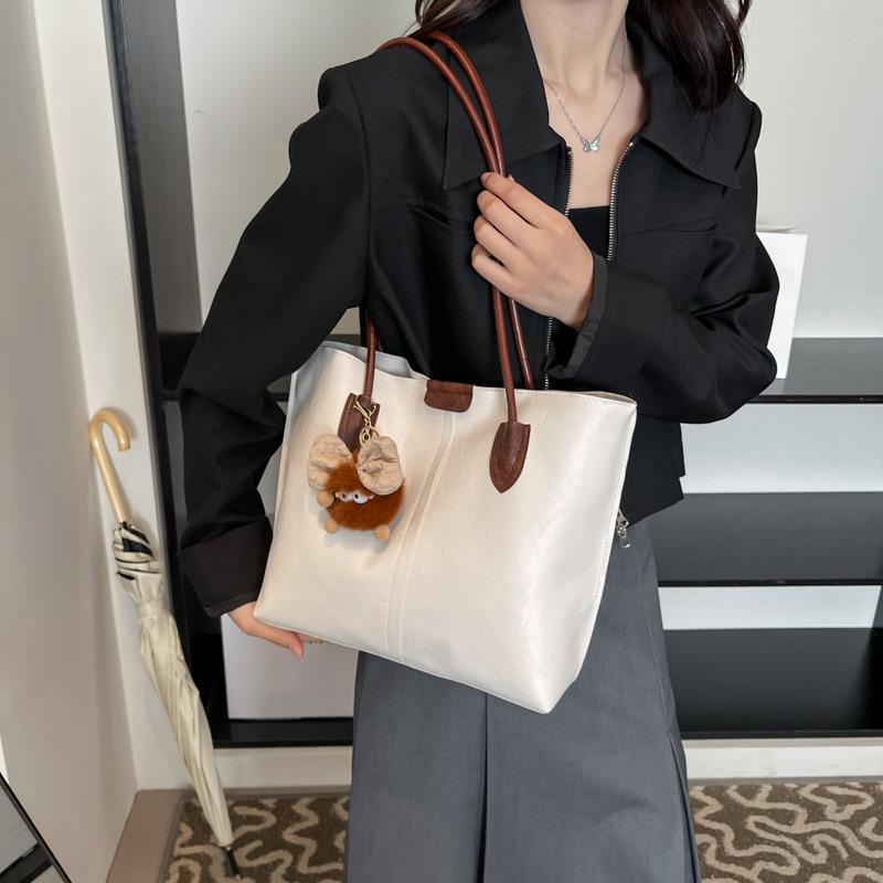 2025 New Retro Textured Women's Versatile Tote Bag - Large Capacity Shoulder Bag for Class and Commuting