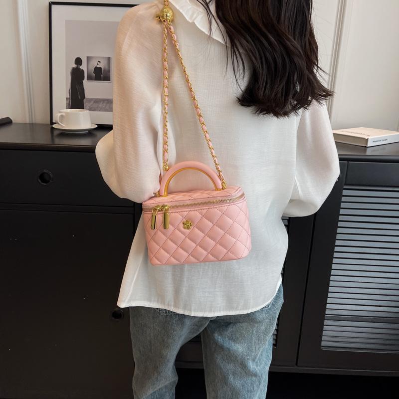 Small Box Cosmetic Bag Women's 2025 New Textured Portable Messenger Bag Versatile Diamond Chain Bag